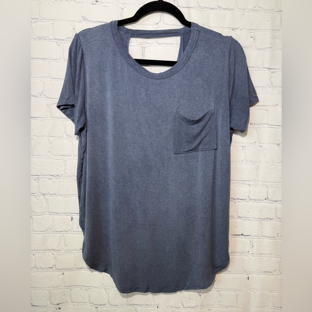 Tres Bien size medium blue short shelve t-shirt